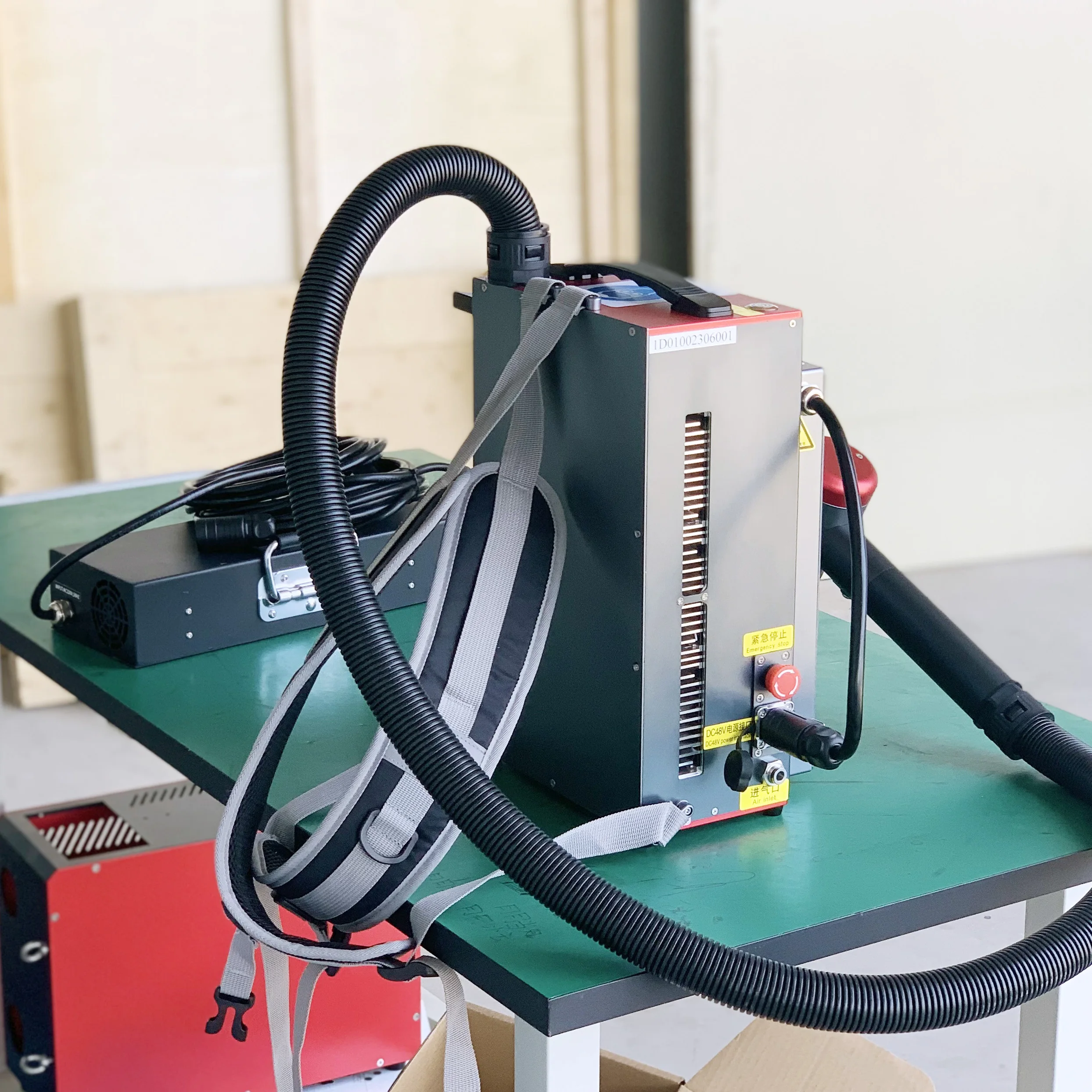 Backpack laser cleaner for wood wall paint metal rust cleaning laser machine hot sale 300W 500W