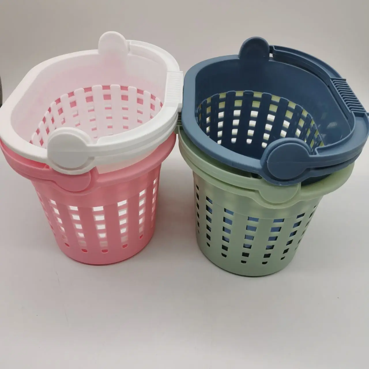 Plastic food containers Grocery shopping baskets Fruit and vegetable snack boxes with disposal outdoor picnic storage baskets