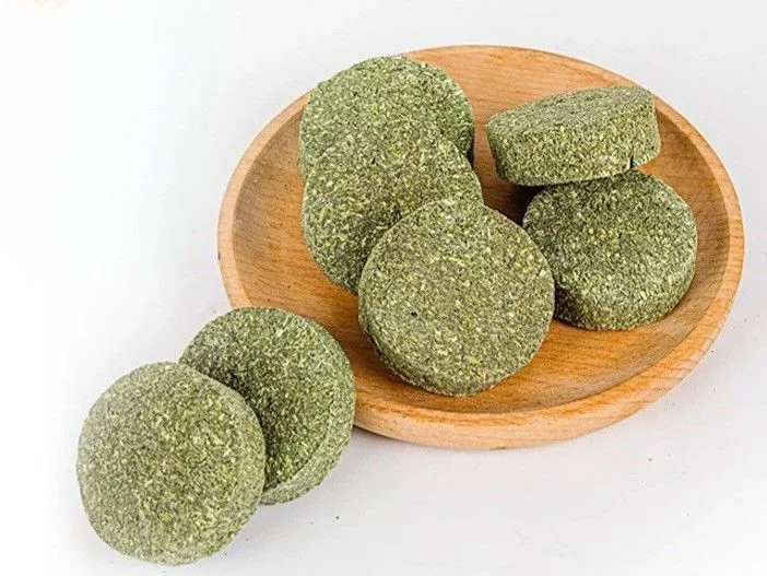 Cheap Customized Pet Chew Toys Grass Biscuit Pressing Forming Machine Timothy Grass Cake Machine