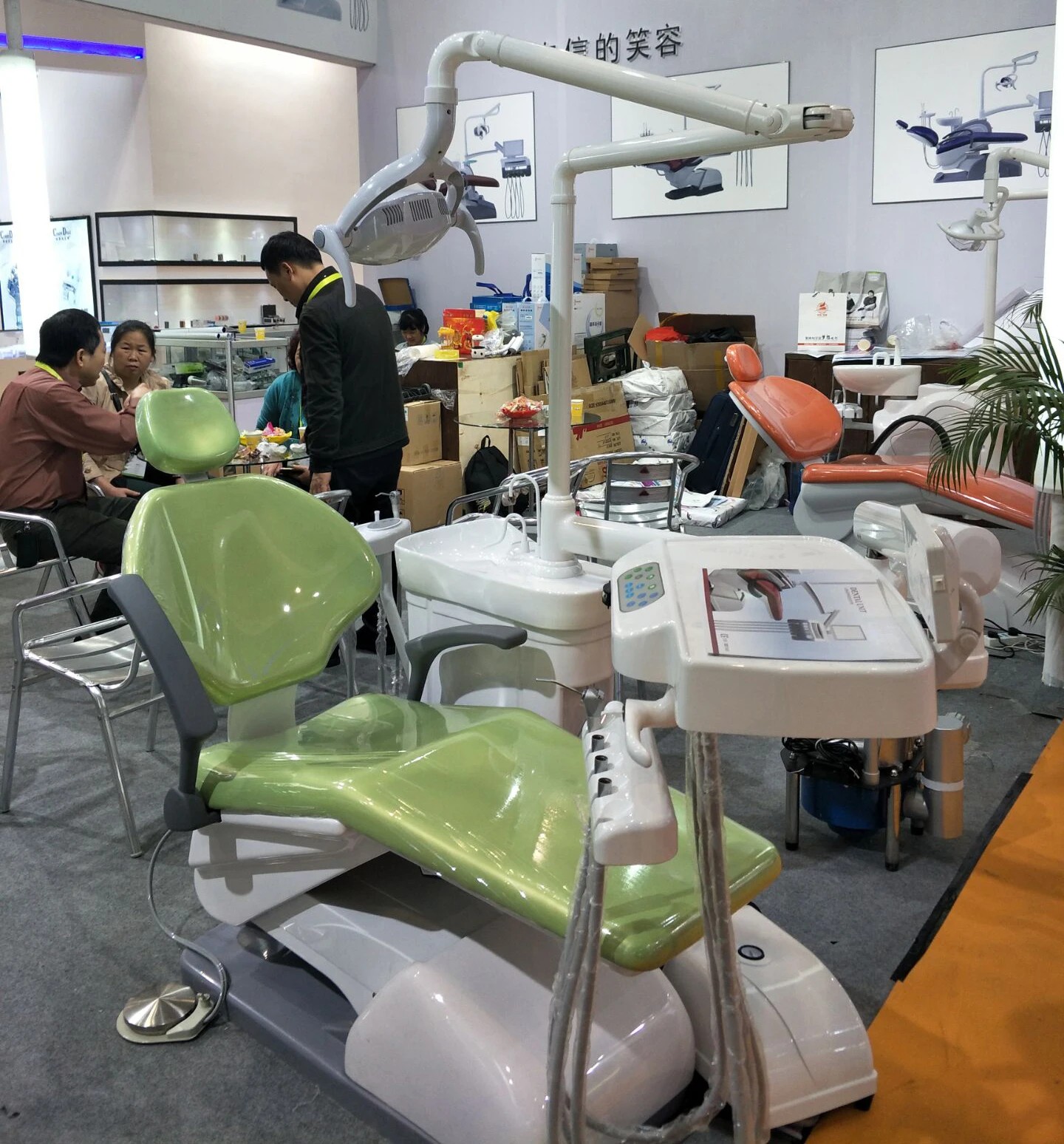 Reliable Hospital Medical Equipment Dental Chair for Clinic Use Electric Power Source Dental Unit Chair