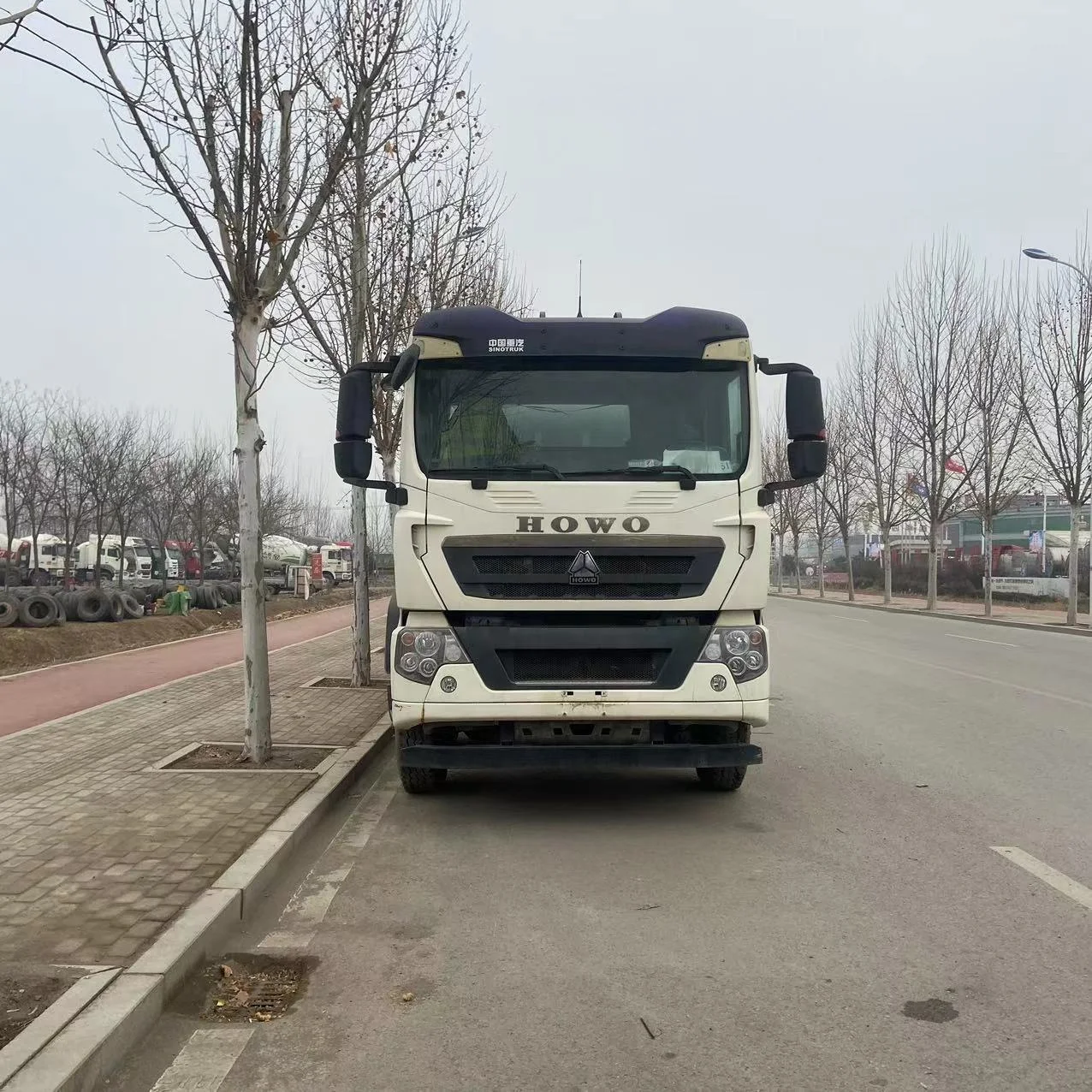 Good quality China HOWO concrete mixer tanker 8x4 mixer machines concrete 350HP heavy truck Bulk Cement Tank