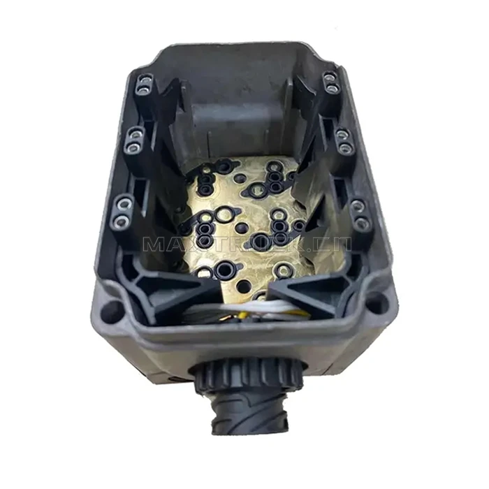 MAXTRUCK Head Manufacture European Auto Parts Dealer 2082090 2447369 1493769 2760914 Valve housing For Scania