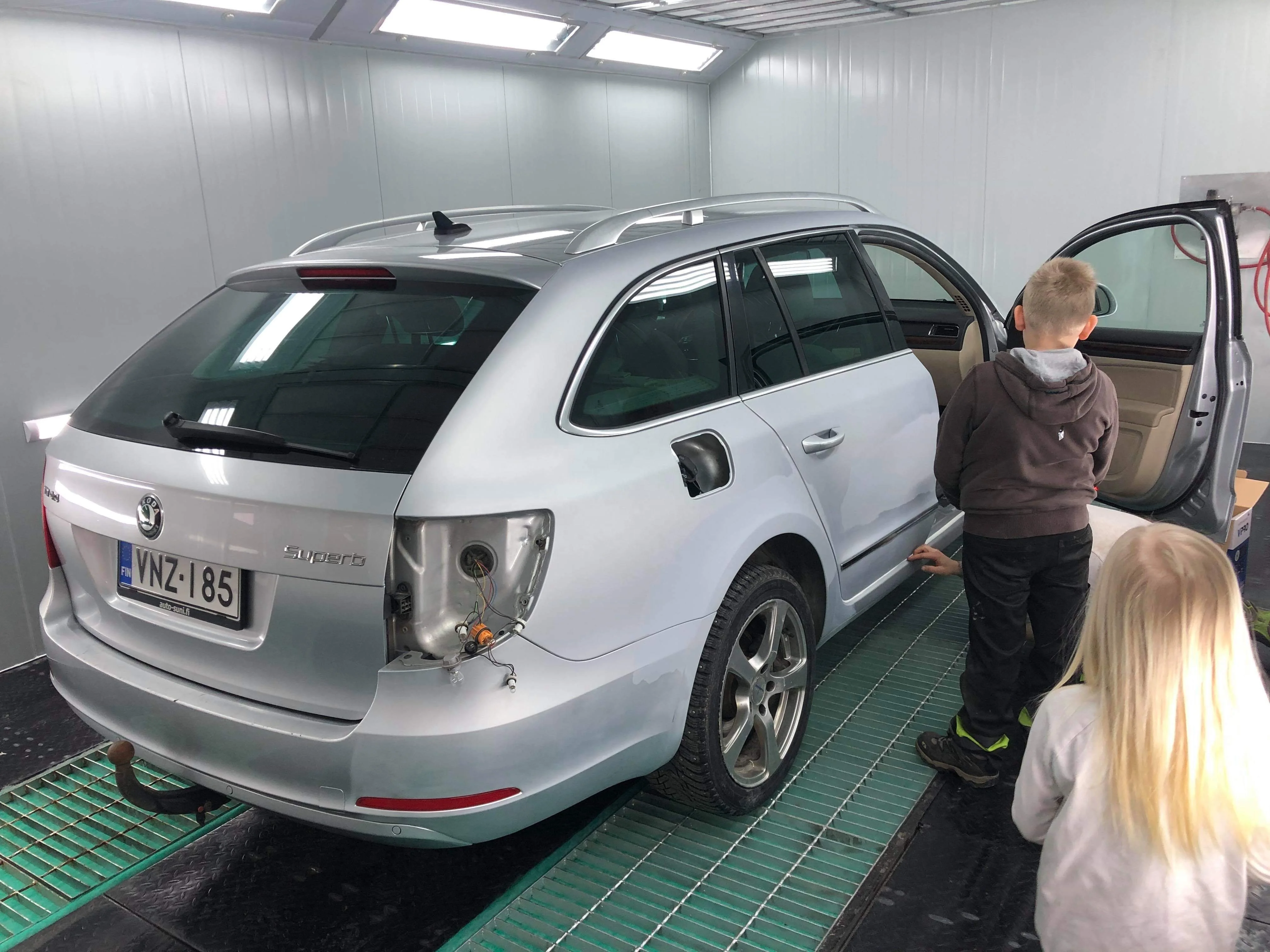 CE certified car spray booth/auto spray booth/auto paint oven booth