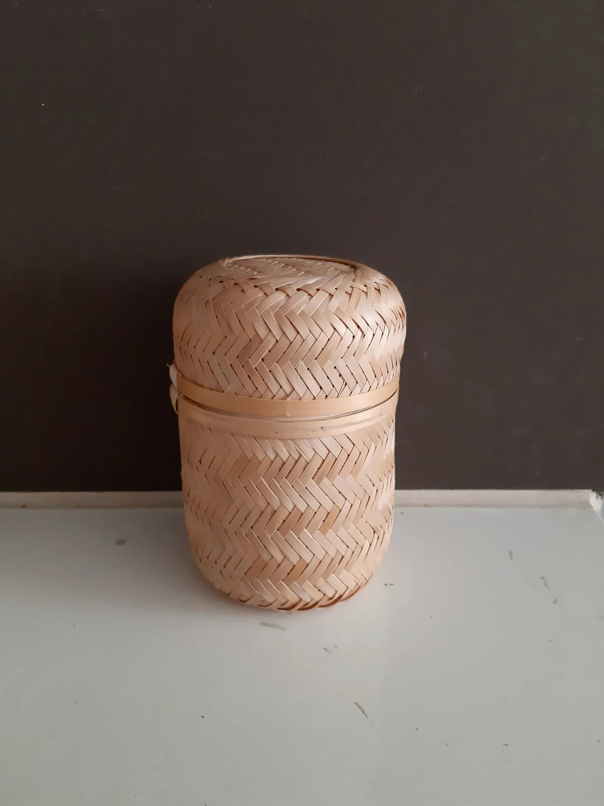 Eco Friendly Wholesale Manufacture Vietnam Storage Cosmetic Custom Round Handmade Woven Bamboo Tea Caddy Box With Lid