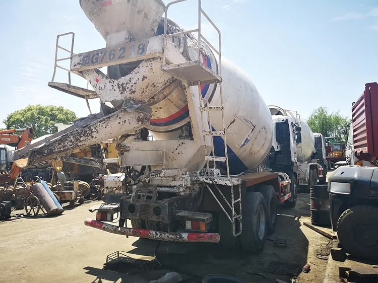 Б/у Бетономешалка HINO хорошего качества и со значительным