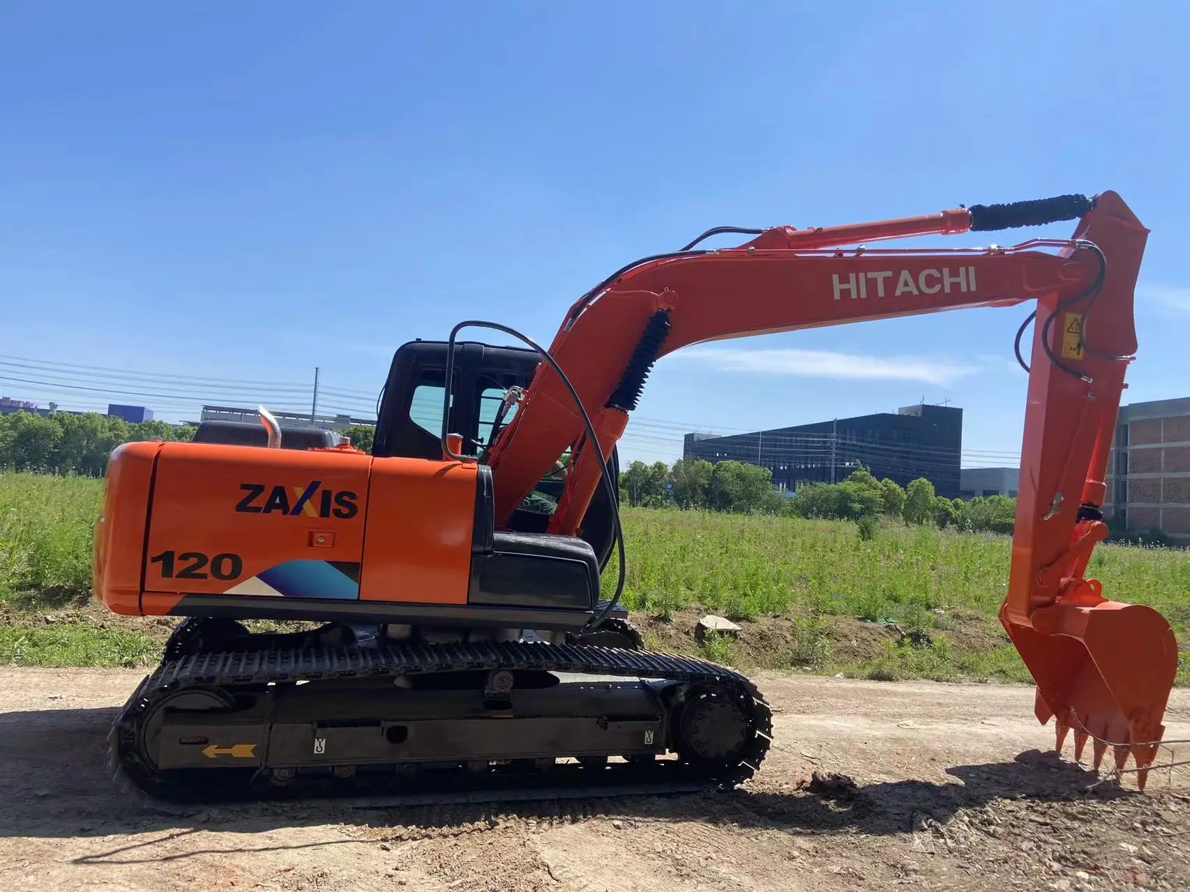 Cheaper price 12 Tons Japan Original high quality used Hitachi ZX120  crawler excavator for sale