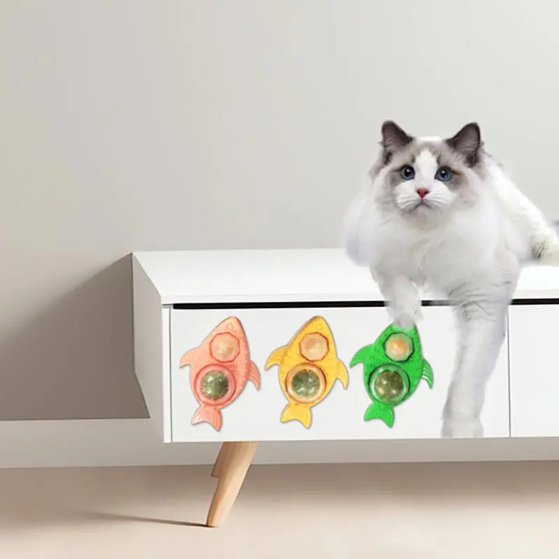 Factory Wholesale Cartoon Catnip Pet Toy Cat Bite Chew Fish Powder Fish Candy Toys Cat Mint Candy Spin Ball With Gall Fruit