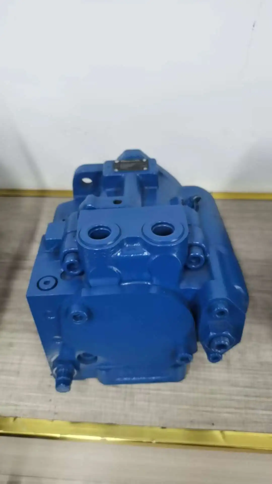 Excavator Parts AP2D18LV AP2D18 Pump 331 331E Hydraulic Pump For Bobcat 331E Pump