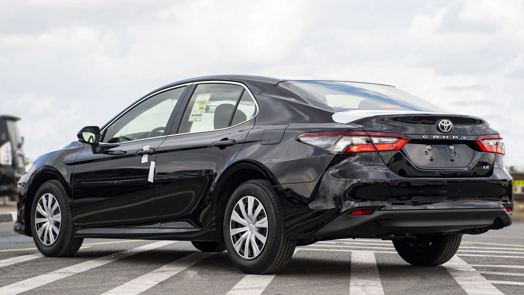 Extremely Used 2022 2023 TOYOTA CAMRY 2.5P  BLACK  SEDAN cars lhd rhd cars for transport fast delivery READY FOR PICKUP