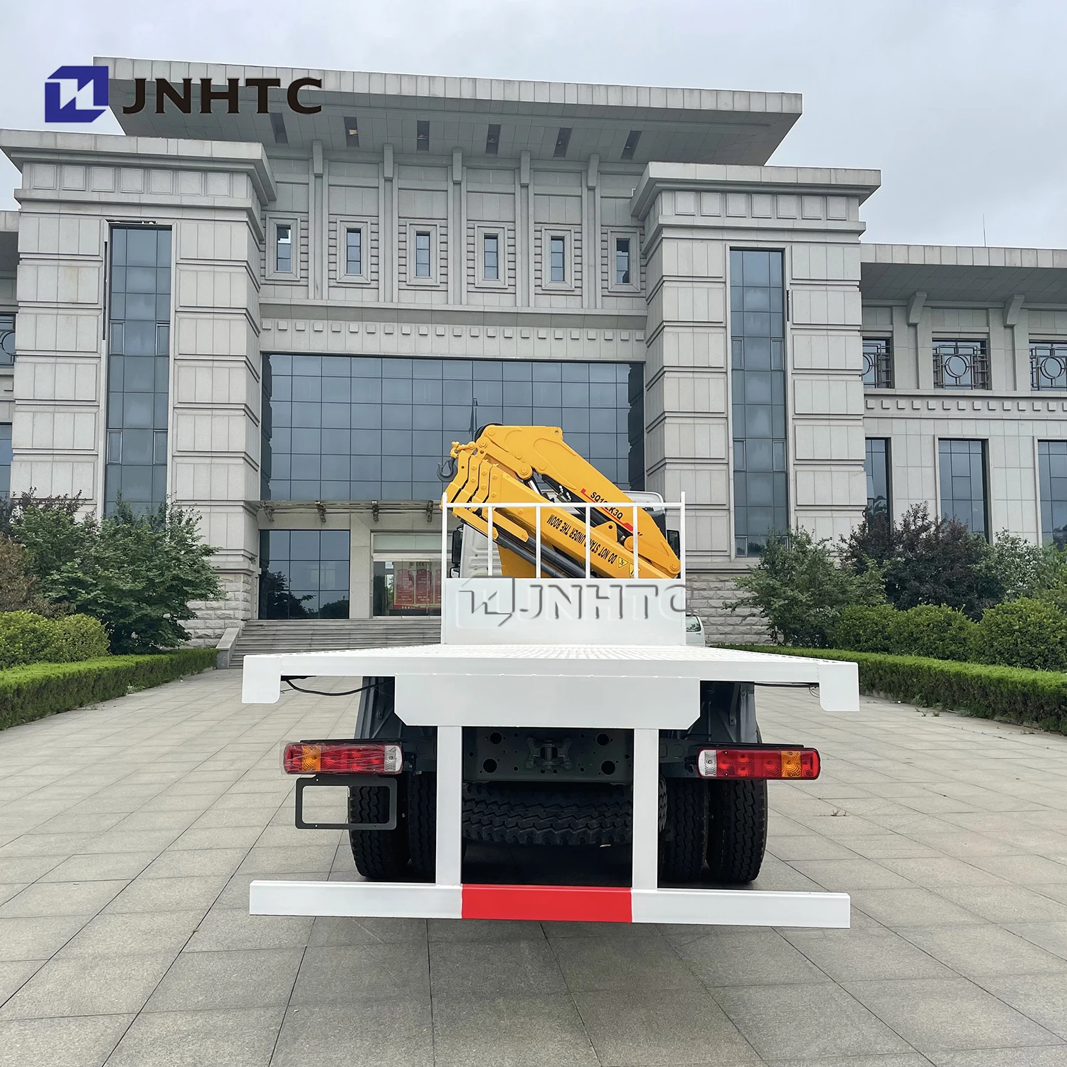 SINOTRUK 6x4 10T  truck mount crane
