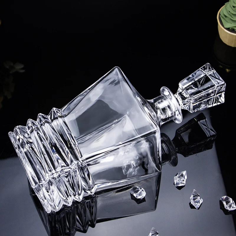 Wholesale Creative Bourbon Crystal 750ml Wine and Whisky Decanter with Logo
