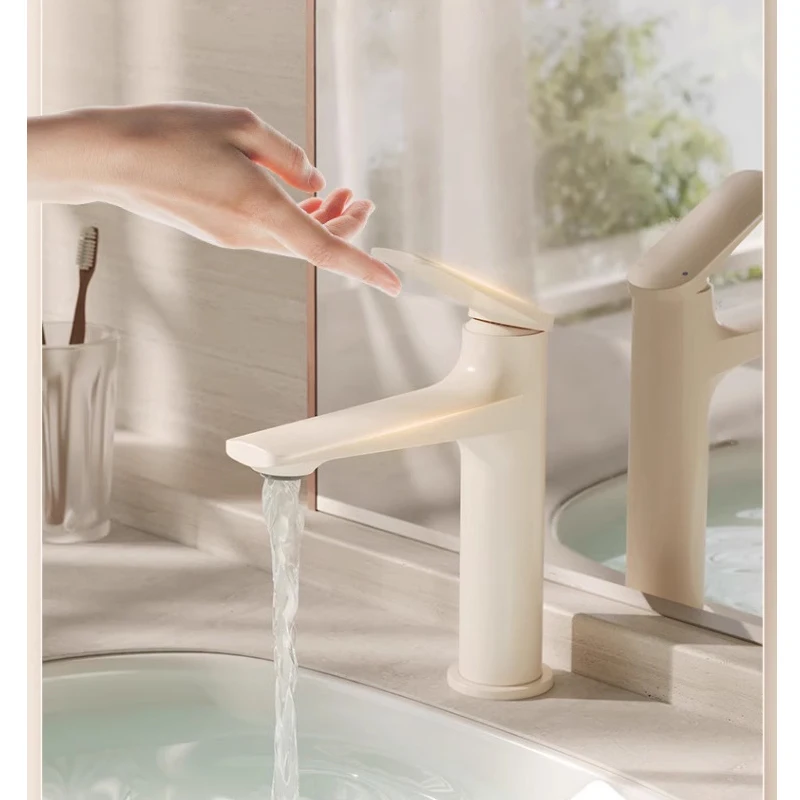 Lusa Hot Selling Single Handle Brass Material Hot and Cold Mixer Tap Deck Mount Bathroom Basin Faucet