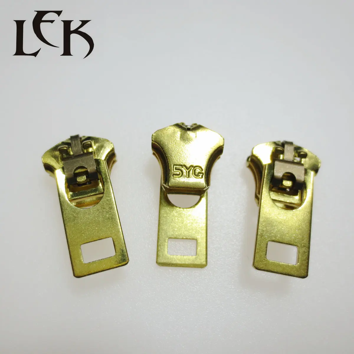Fashion hot sale wholesale price customizable brass spring lock zipper