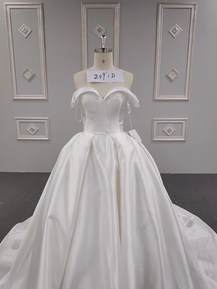 Baiyi Bride Factory Backless Sweetheart White Long Tail Pleating Simple Wedding Dress Satin