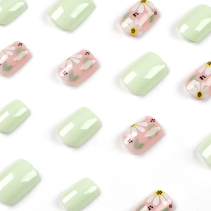 2022 New Design 24pcs Detachable Wearable Press on Nails Short Square French Style Decals Artificial False Nails  Packing In Box