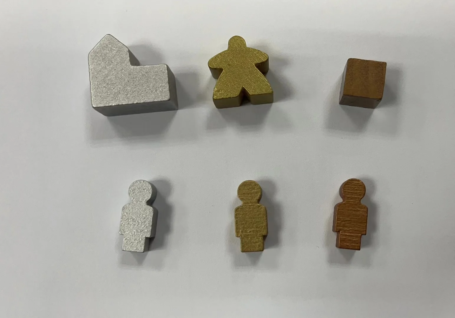 OEM Custom Wooden Meeples for game wholesale wooden house and hotel for board game