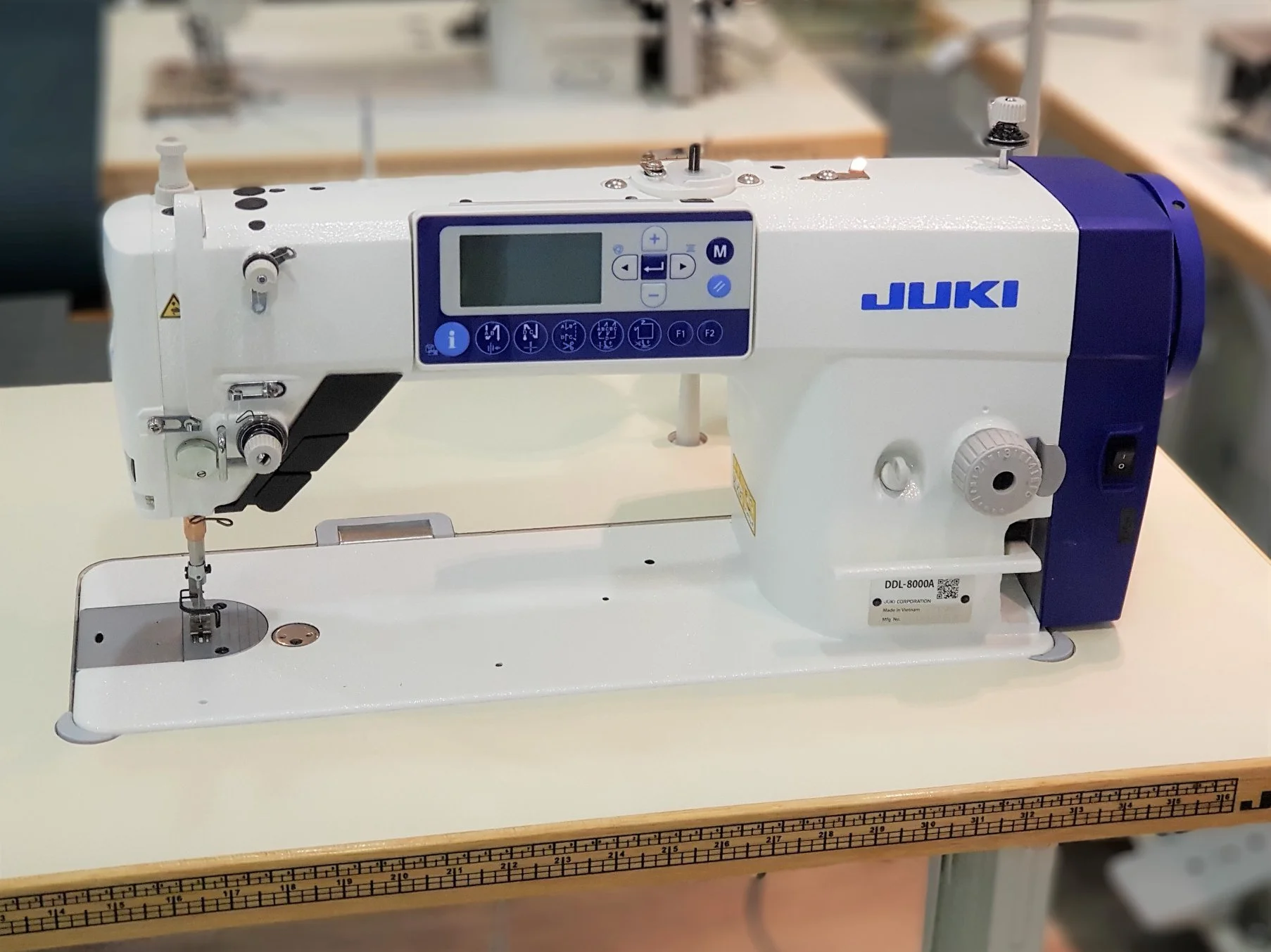 Hot Selling New Straight Stitch Machine Jukis 8000A Single Needle Lock Stitch Machine For Sewing Shirts Clothes T Shirts