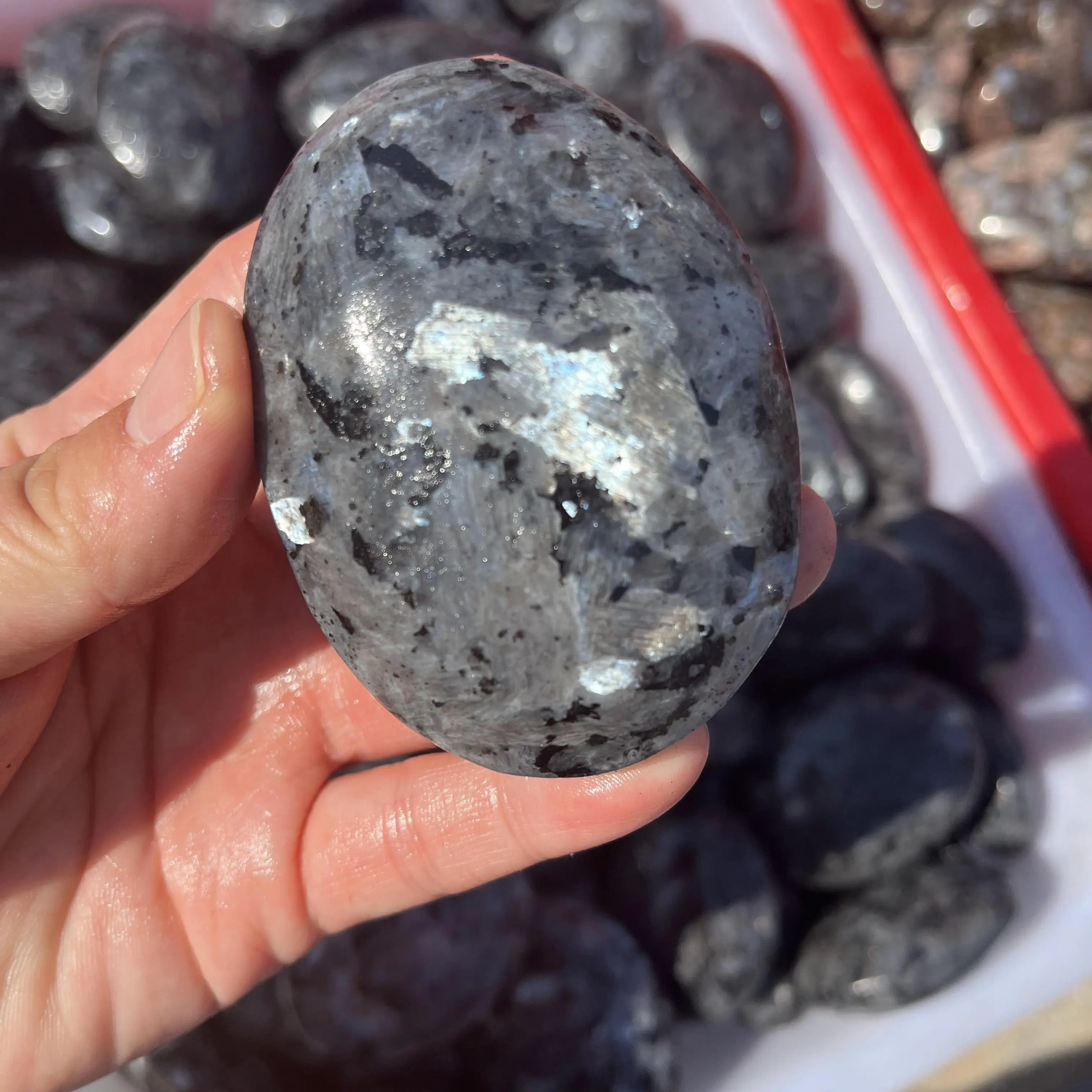 Wholesale natural crystal reiki palm stone larvikite quartz crystals healing palm stones crafts