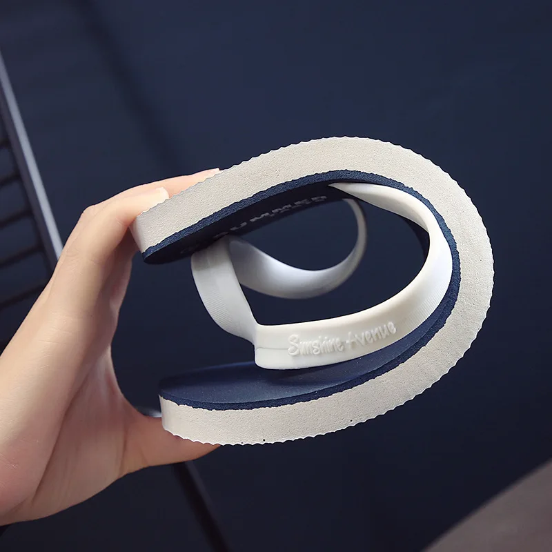 Flip-flops for men New casual outdoor beach sandals for students Large thick soled anti-skid slippers for men Summer