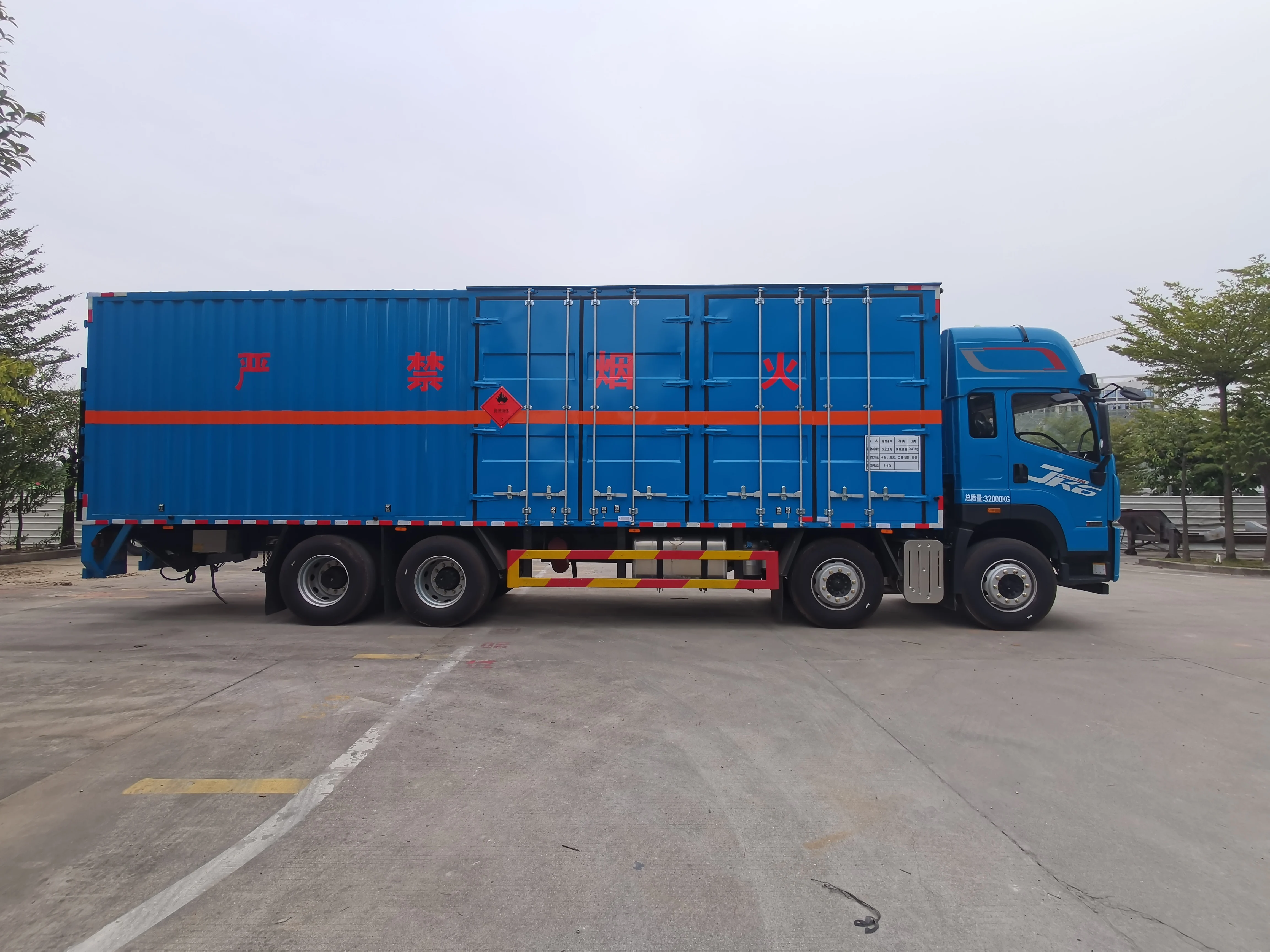 New 8*4 Design Diesel-Fueled Mini Truck Explosion-proof vehicle
