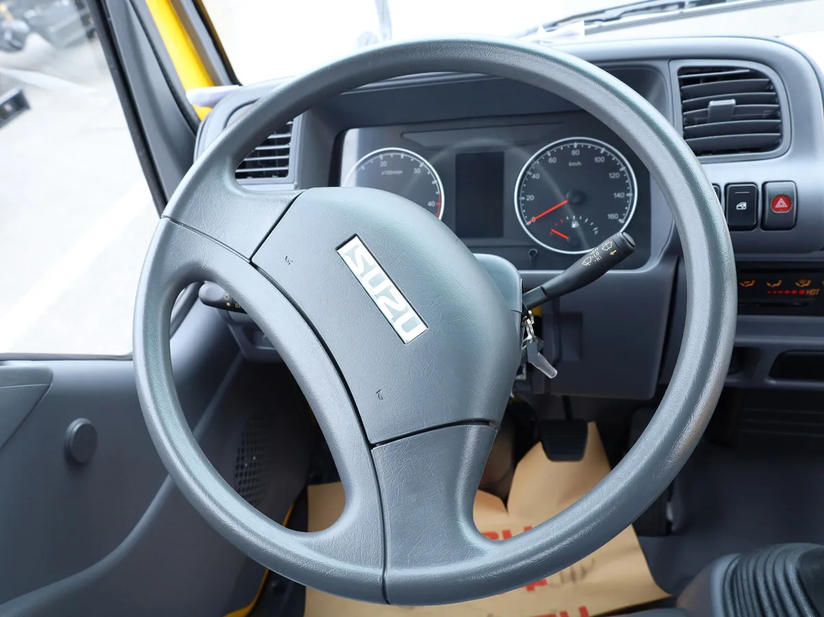 Myanmar city transportation of Isuzu box van truck single cabin 4x2 2 ton cargo truck for sale