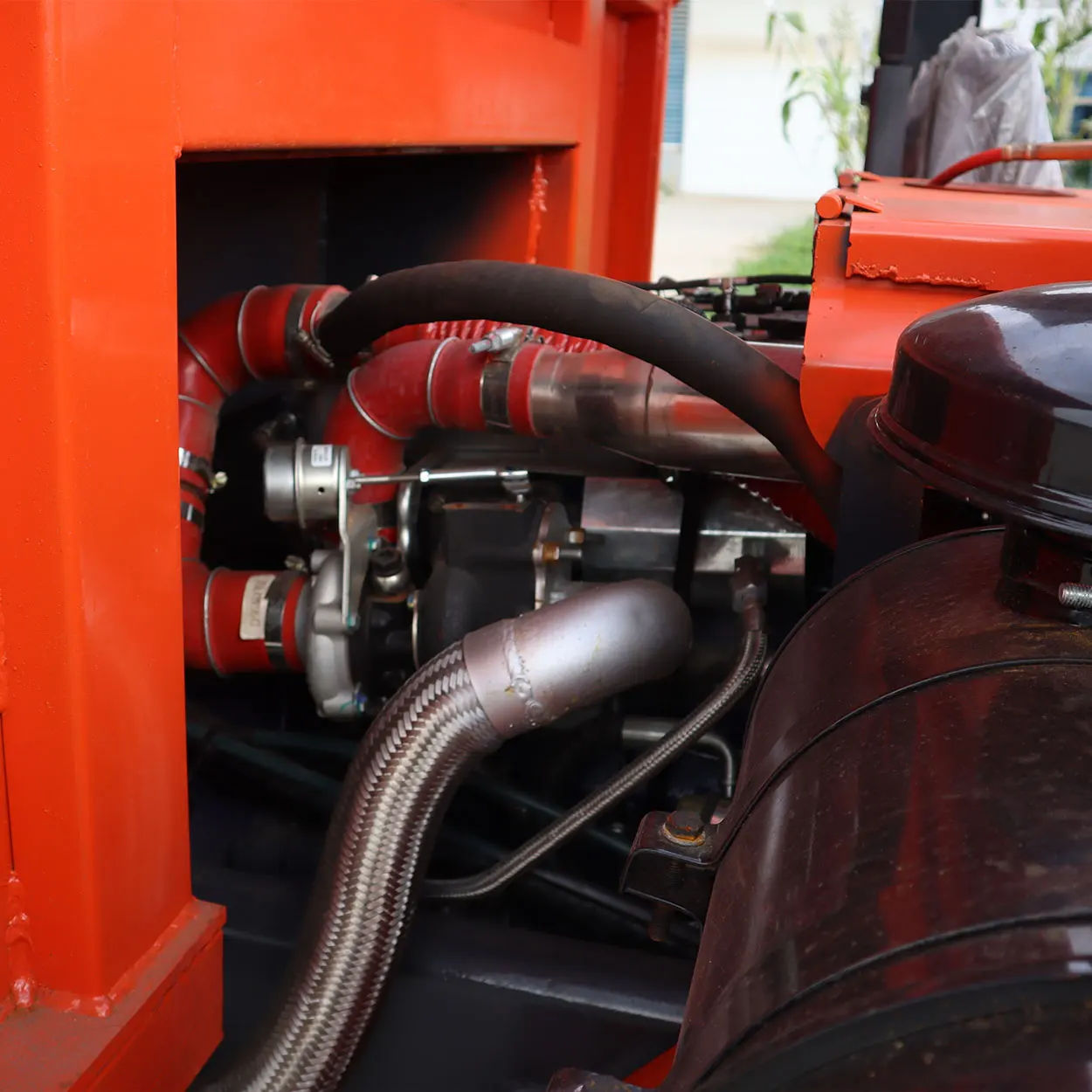 Off-Road Mining Dump Truck with Sturdy Frame Construction Ensures Durability