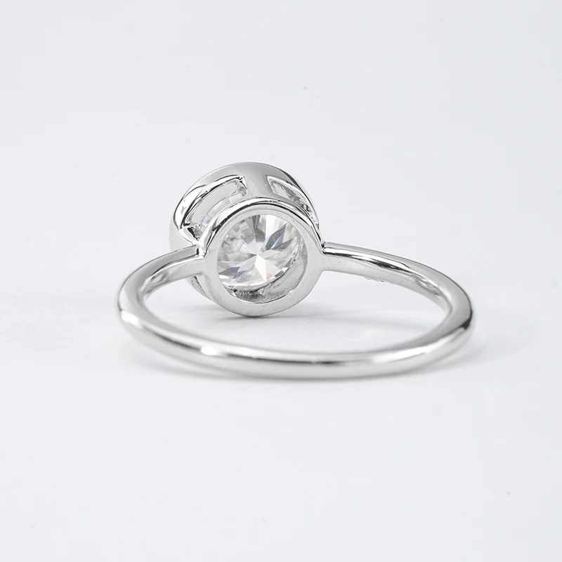 Starsgem Classic Jewelry Bezel Set S925 Sterling Silver Ring Round Cut Moissanite Diamond Solitaire Engagement Ring