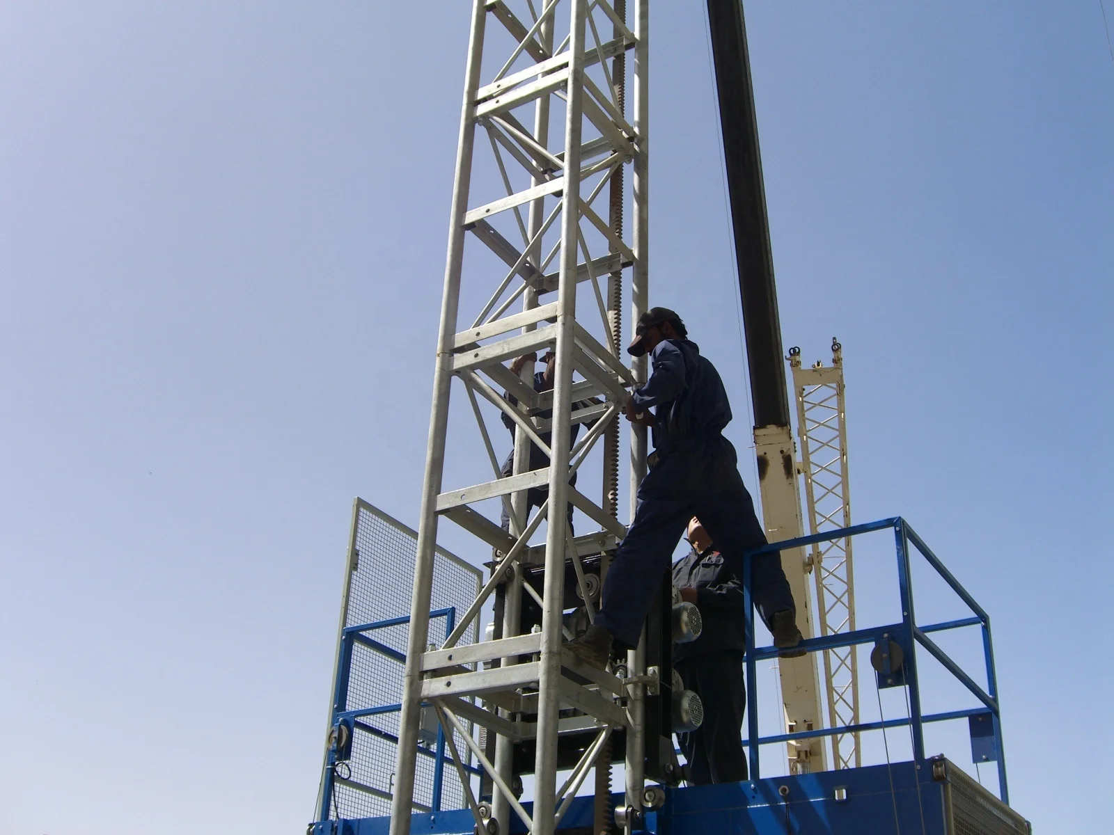 Building material elevator rack and pinion construction hoist manufacturer with CE and EAC certificate