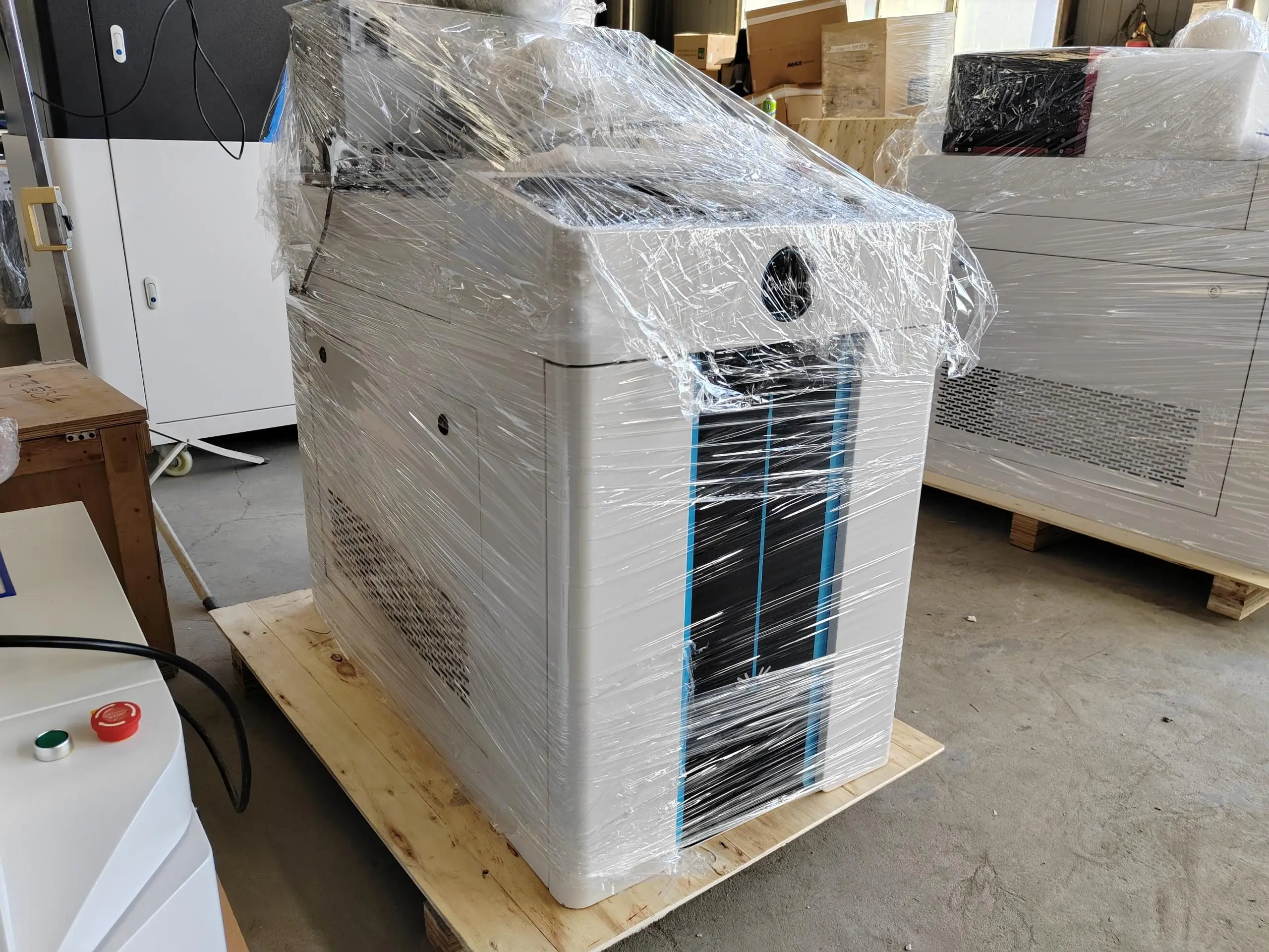 best price  portable pulse laser cleaner 300w 200w 100w precision parts  laser cleaning machine