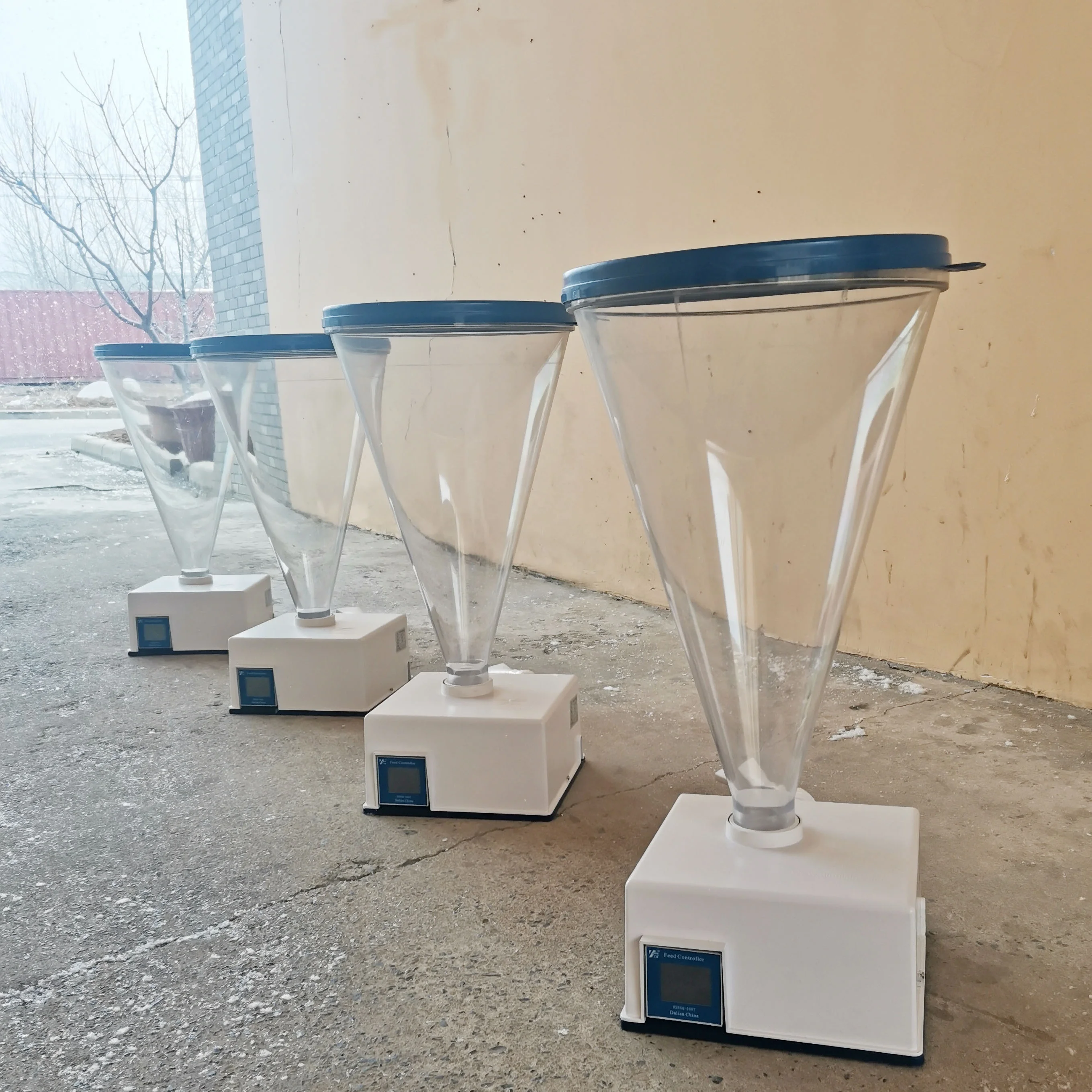 Aquaculture automatic feeding machine for fish and shrimp pond