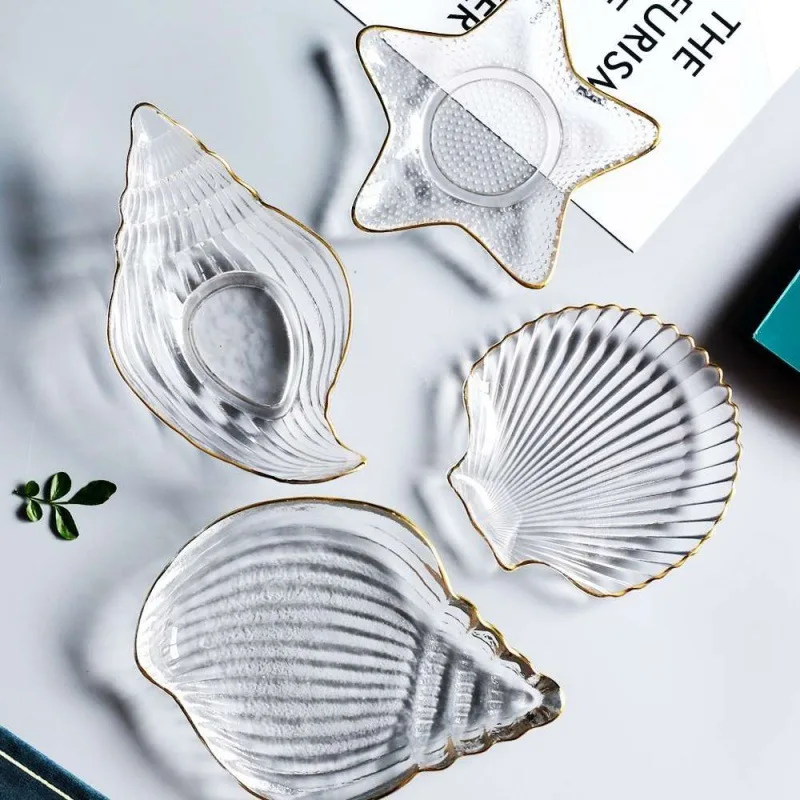 Прозрачная стеклянная веерообразная тарелка с морскими звездами
