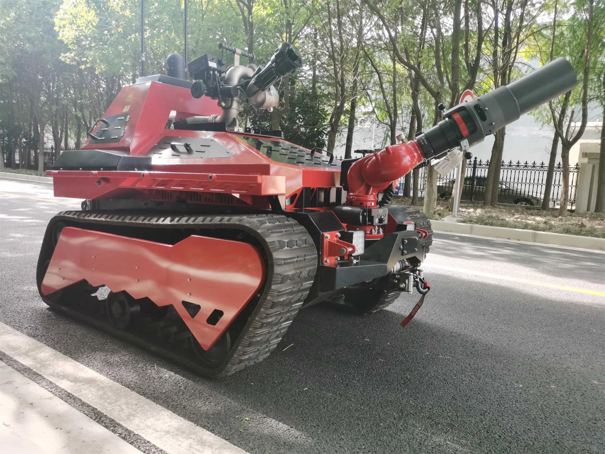 Intelligent Firefighting Double Monitors Rescue Explosion-Proof Extinguishing Reconnaissance Robots For Sale