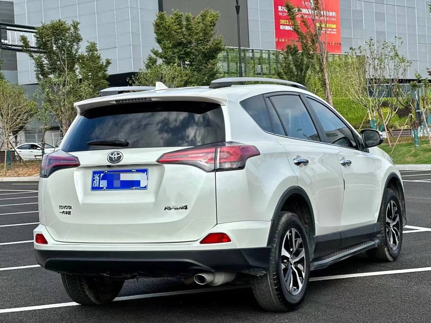 Оптовая цена достаточно используемые Toyota RAV4 все модели и типы доступные 2 0 л подержанные автомобили RAV 4 для продажи