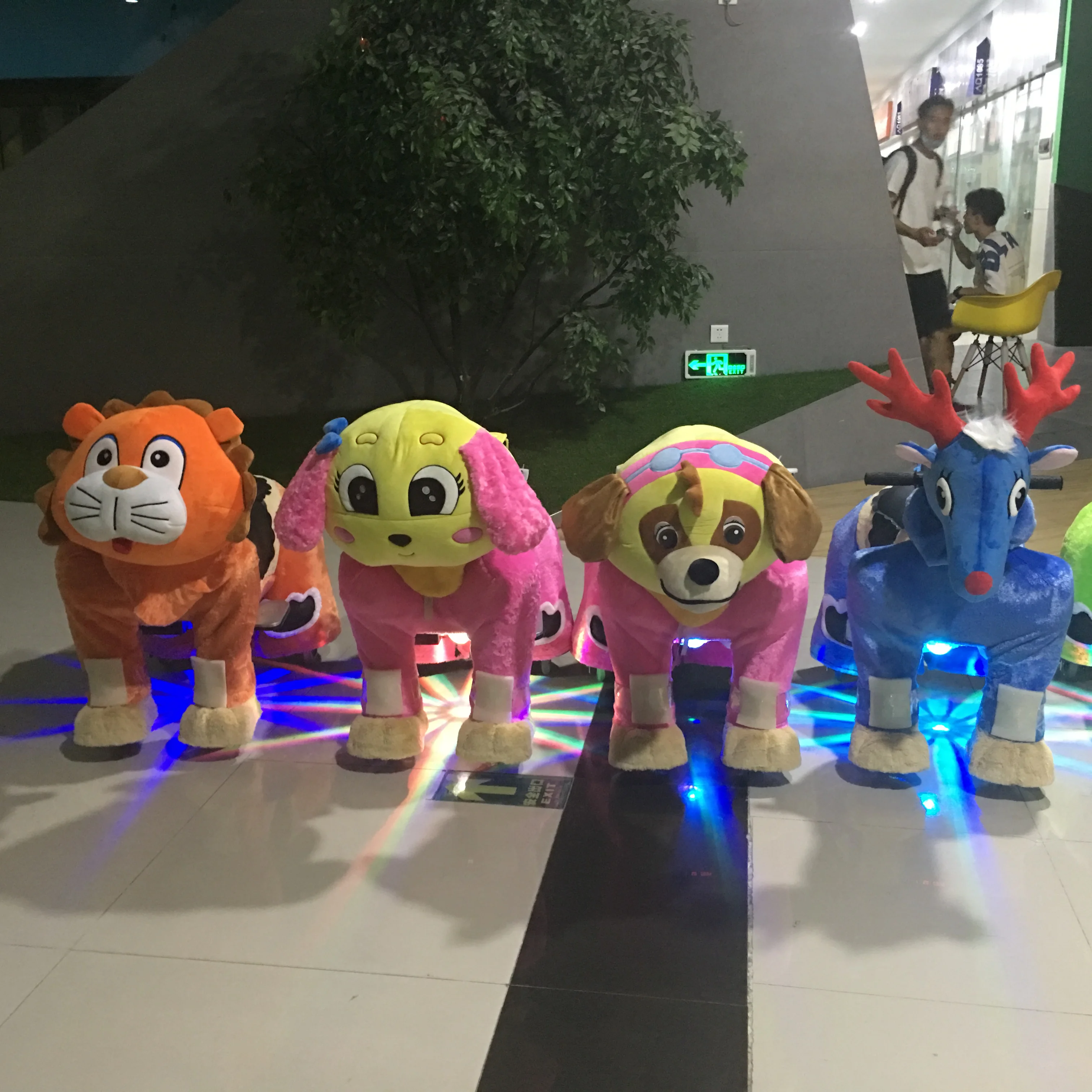 Unisex New Model Kiddie Ride Toy Green Squirrel Walking Horse Four-Wheeler Cow Bear Animal Rides for Kids in Shopping Mall