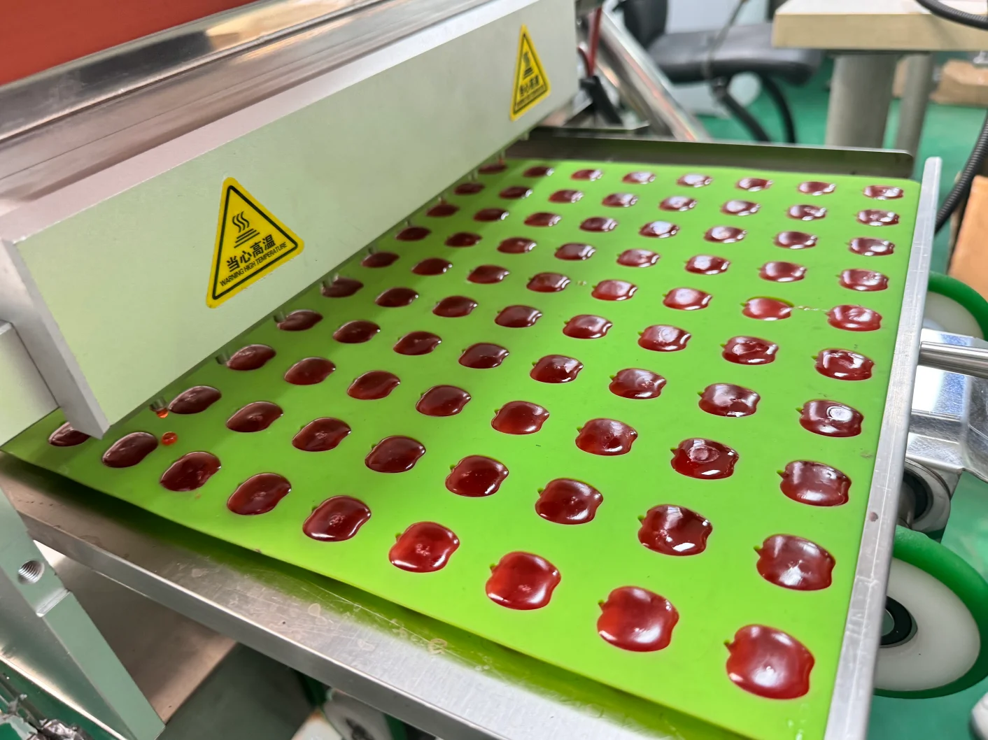 2024  LST new design Table Top auto sugar cooker and candy machine depositing machine for chocolate gummy hard candy production