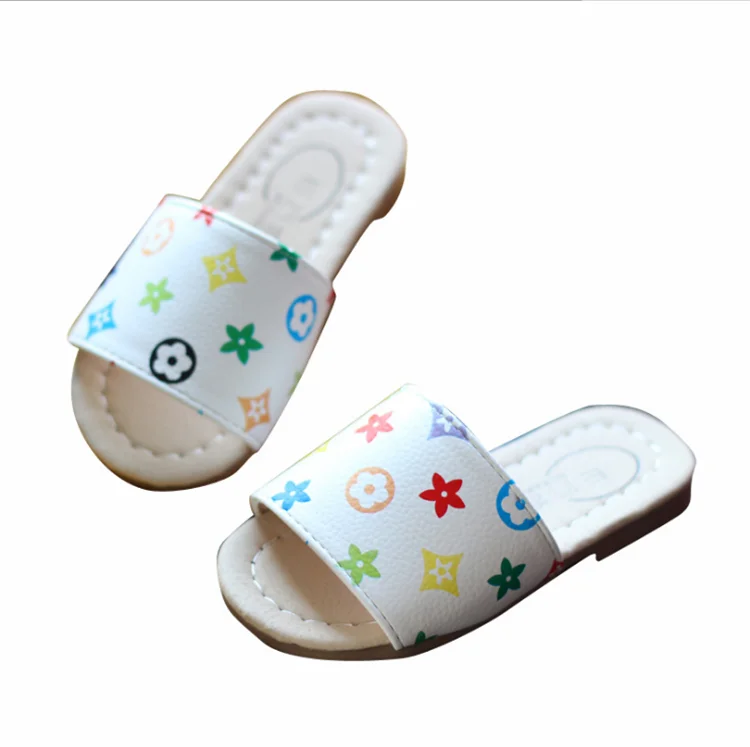 
2021 New Korean Girl Shoes Summer Cartoon Fashion Slippers 