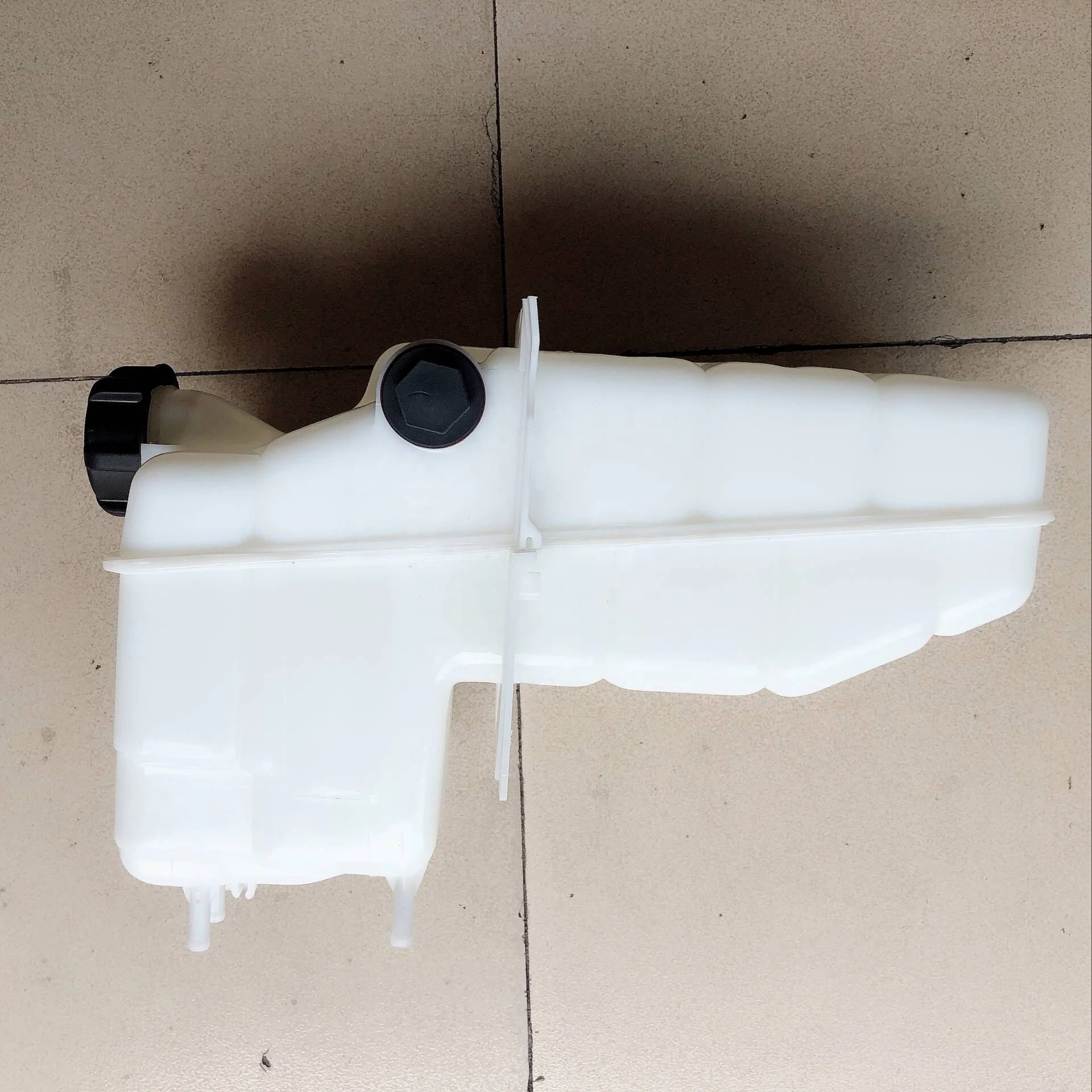 High quality Truck parts  water Expansion Tank  For Scania 1894478 1492421 1511775 1370707 1385966 1765735 1855164