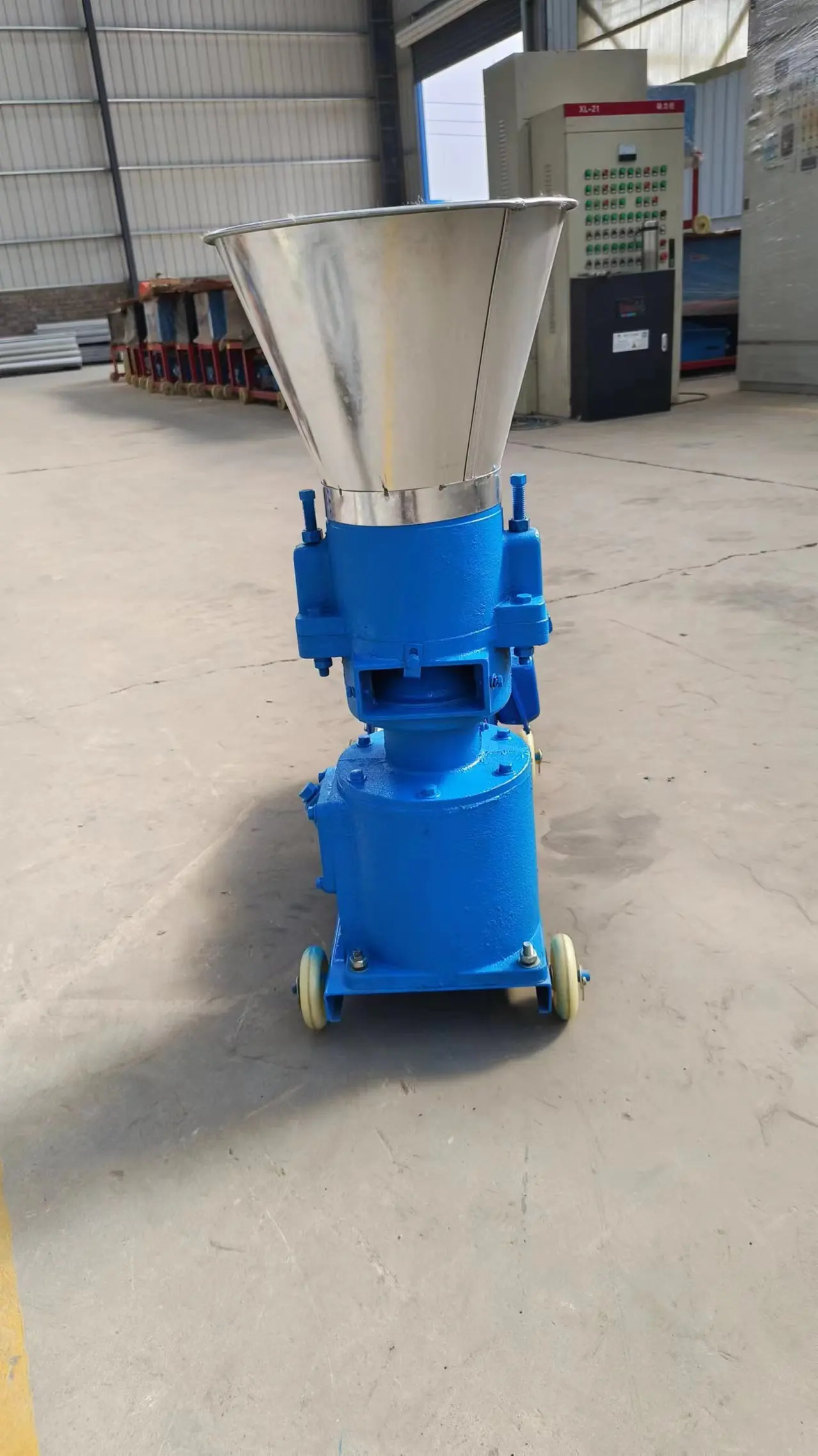 2024 Low cost various poultry feed machine duck chicken sheep cattle feed pellet machine