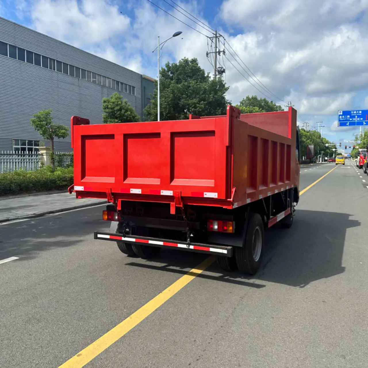 Самосвал Sinotruk Howo 4*2 с механической коробкой передач однорядный дизельный топливо вместимостью 5 тонн новый сегмент легких грузовиков Yuchai