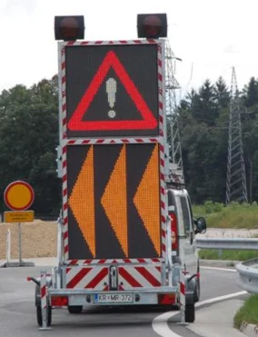 P16mm LED display EN12966 solar powered trailer VMS video pixel detection customized module for traffic warning