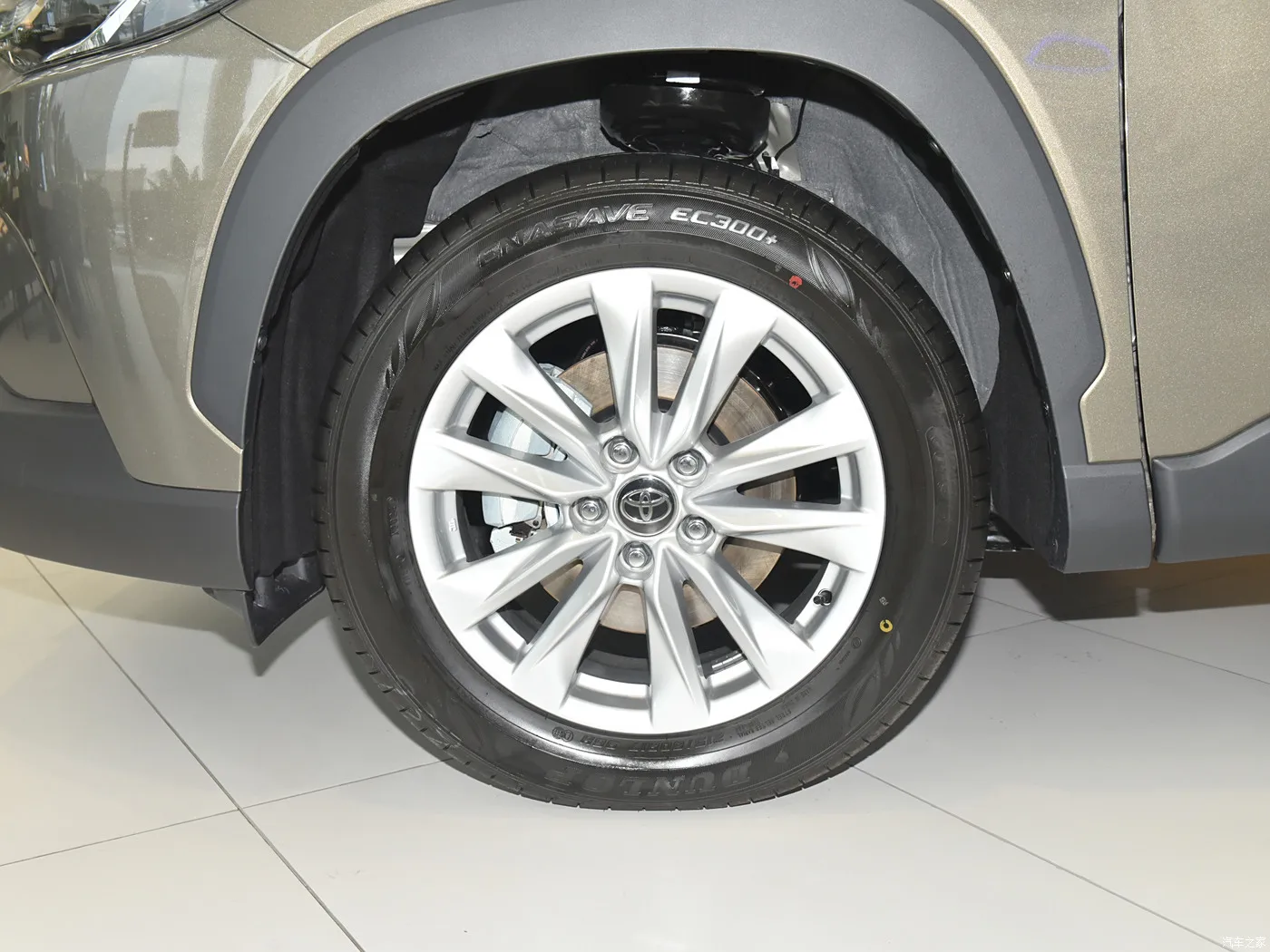 In stock Toyota Corolla Cross 2024 2.0L Intelligent Hybrid Dual Engine Flag Version lower price HEV car sale now