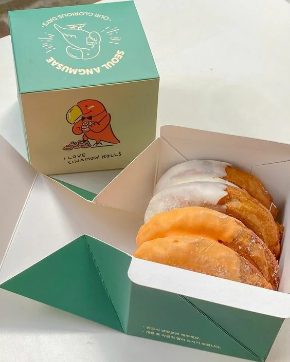 Custom Mixed Petit Croissant Party Pastry Box Chocolate Cookie Kraft Paper Dessert Box Catering Packaging Cheese Platter Box