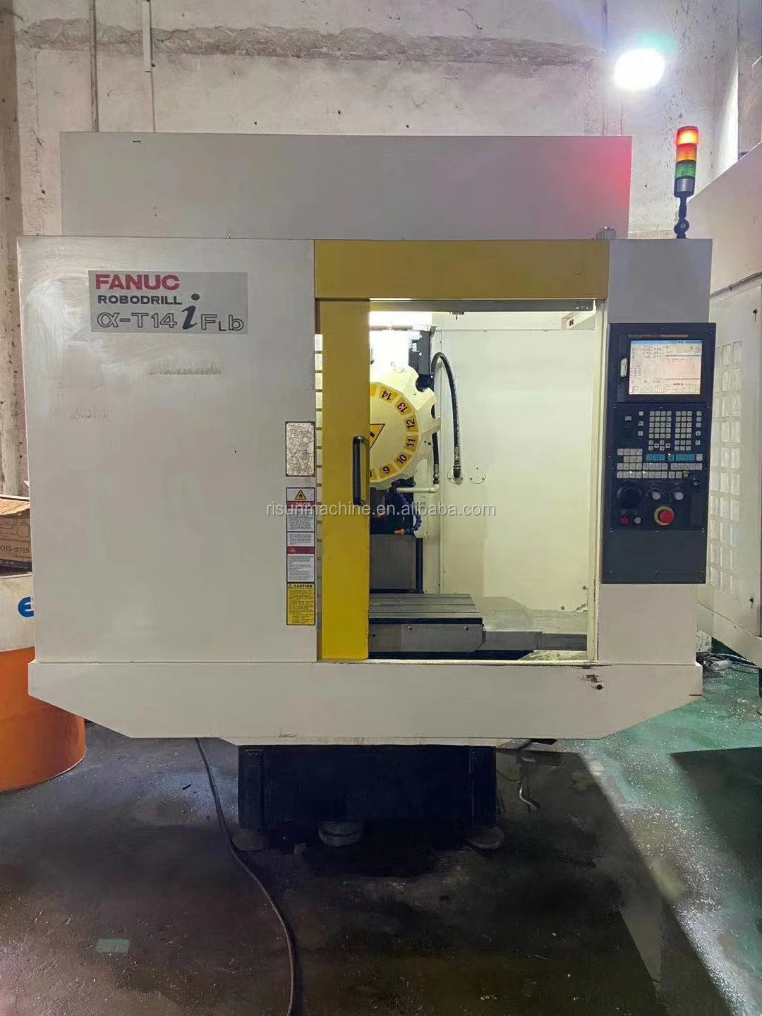  Б/у FANUC 700 Малый буровой Центр оснащен высокоскоростной системой