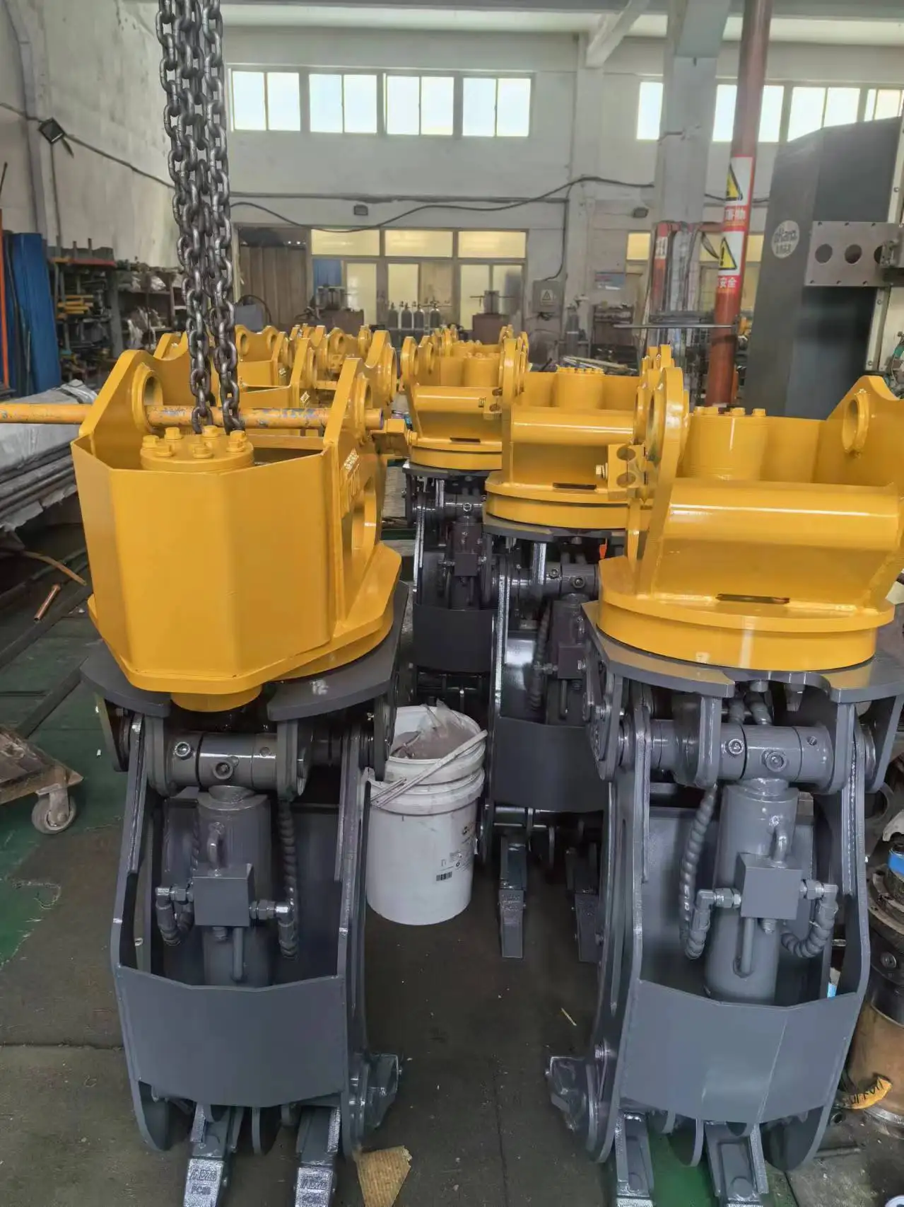 Hydraulic log grab wooden grapple