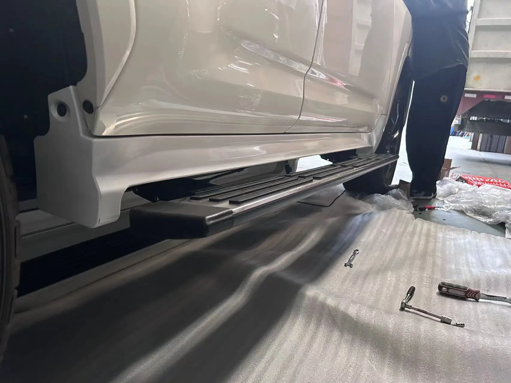 Power Running Boards Electric Side Steps for 2022+ Toyota Land Cruiser LC300 with side skirt