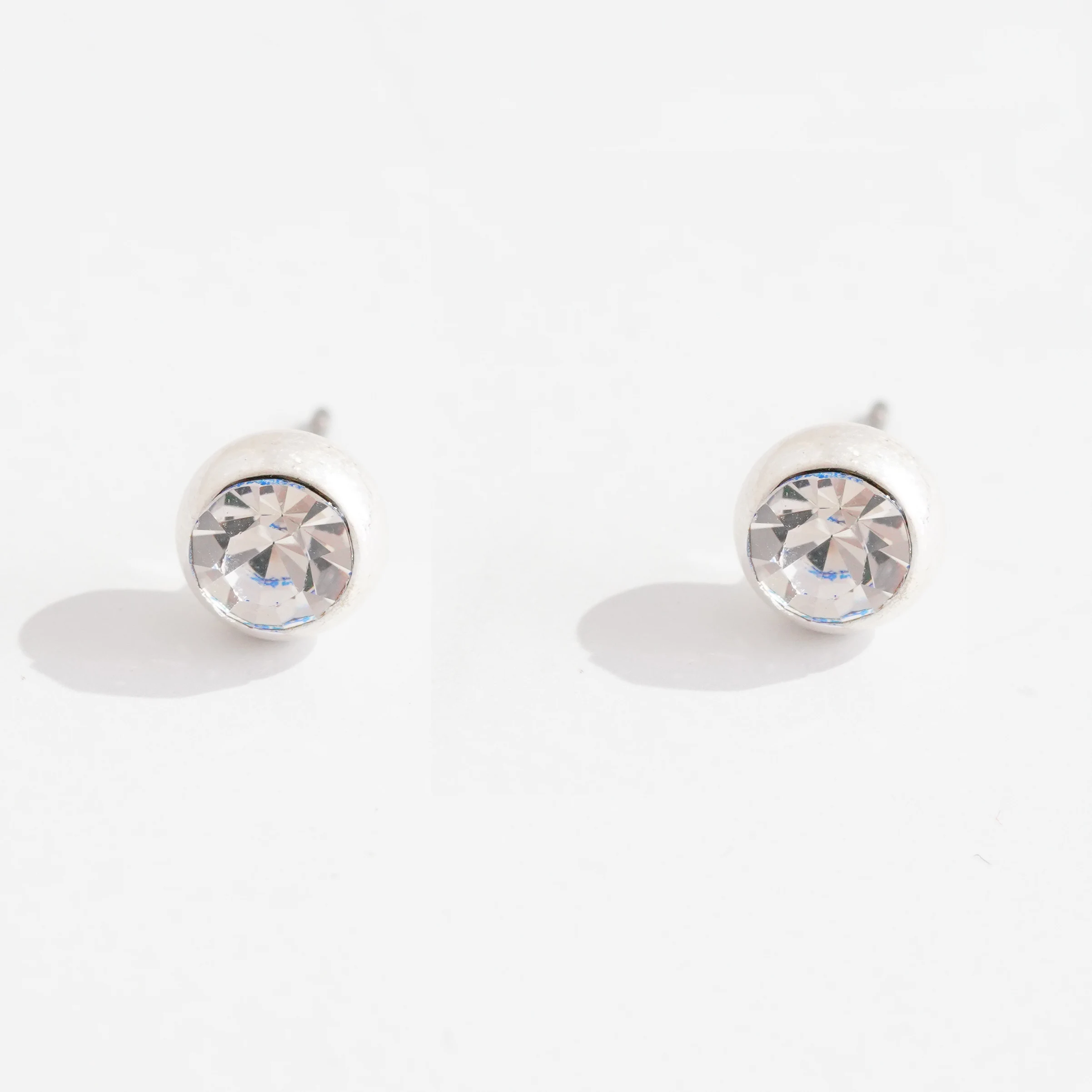 2024 new round earrings men and women simple everything with a high sense of light luxury earrings wholesale