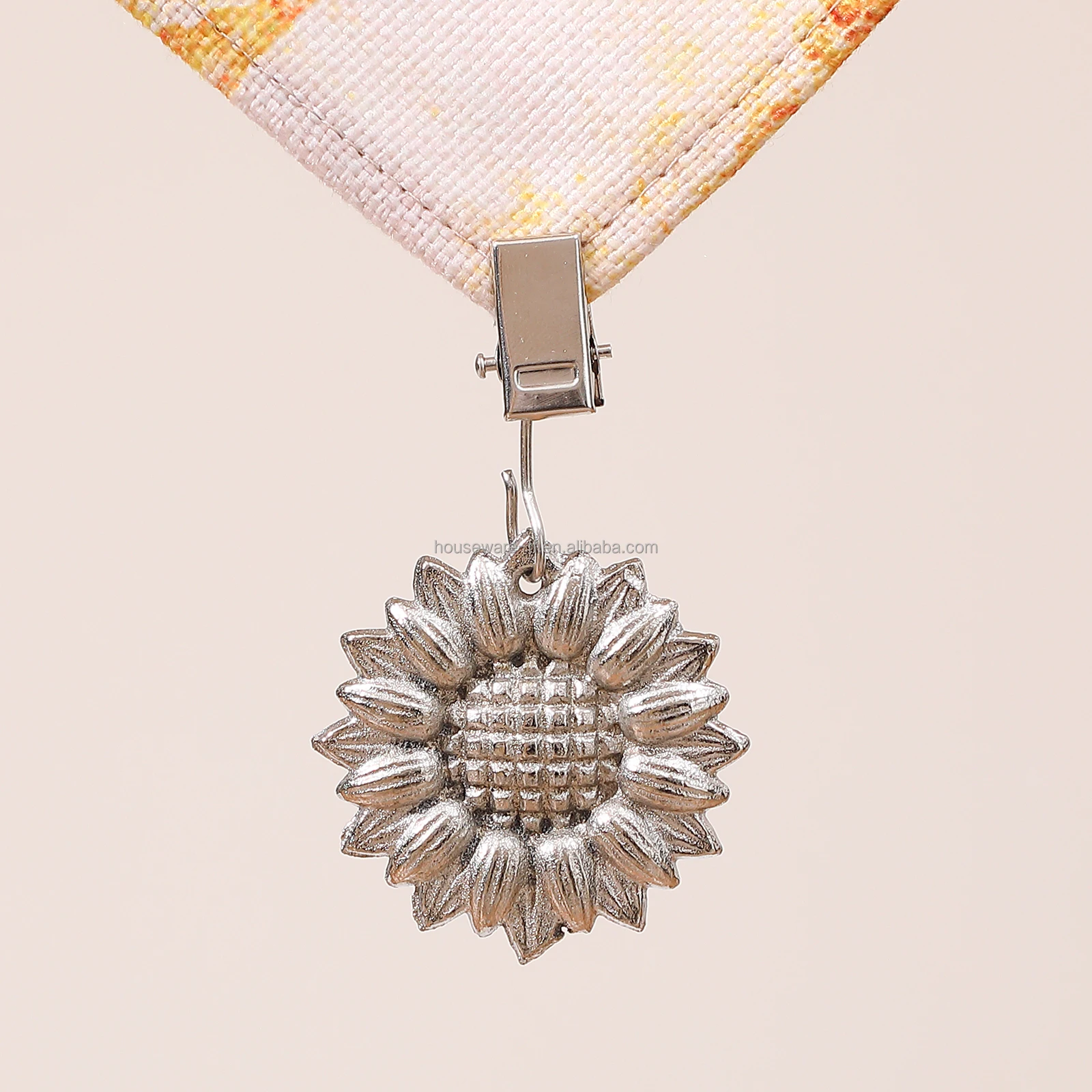 TwoFish Home Set of 4 Metal Flower Tablecloth Weights Clips Metal Flower Handicraft Tablecloth Clips Pack of 4