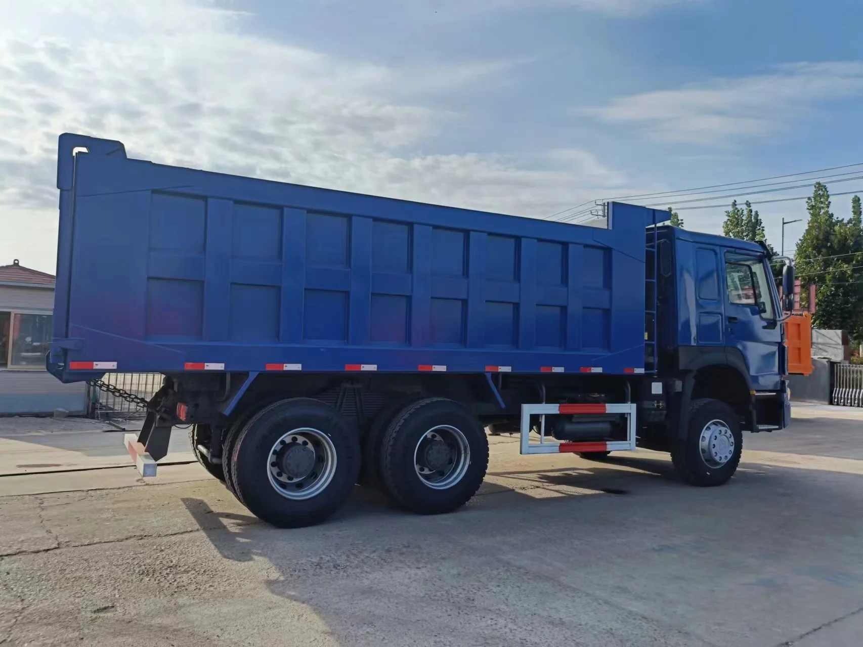 HIGH QUALITY SINOTRUK HOWO 6X4 DUMP TRUCK GOOD CONDITION for SALE TIPPER TRUCK