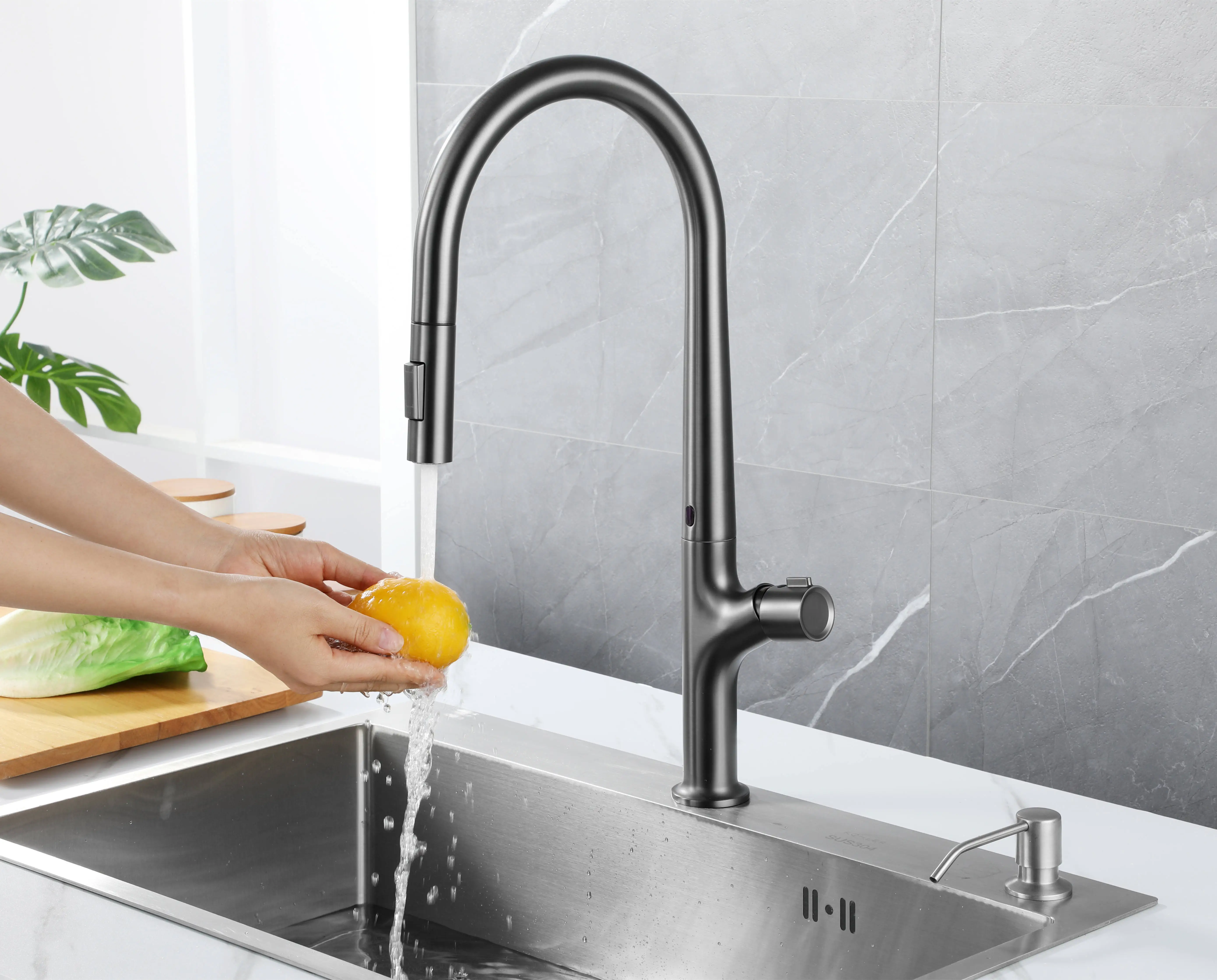 Gun Grey Sensor Touchless Sink Faucet Single Handle Pull Out Kitchen Faucet 2 Functions