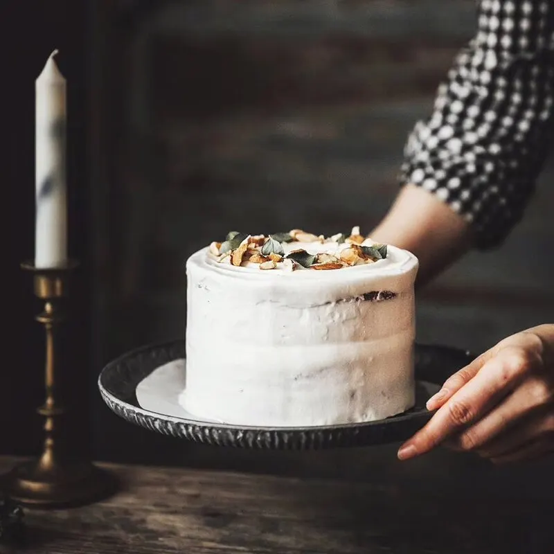 Handcrafted Round Retro Iron Plate Vintage Antique Wrought Storage Serving Iron Craft Lace Tray for Church Wedding Home Decor